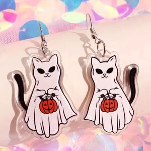 NWT Ghost Cat Holding Jack O’ Lanterns 2D Acrylic Pierced Dangle Earrings!